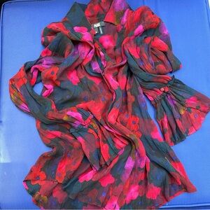 Page silky shirt, size M, gorgeous color magenta, flattering, wrinkle free, mint